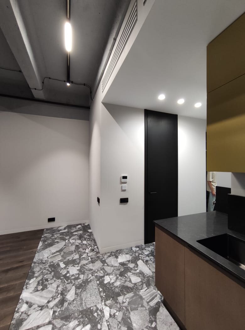 Высокие двери в ЖК LOFTEC. фото автора ARTTUNDRA/