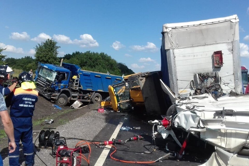     Возбудили дело по аварии под Липецком, где погибло 3 человека  Пресс-служба УМВД Липецкой области.