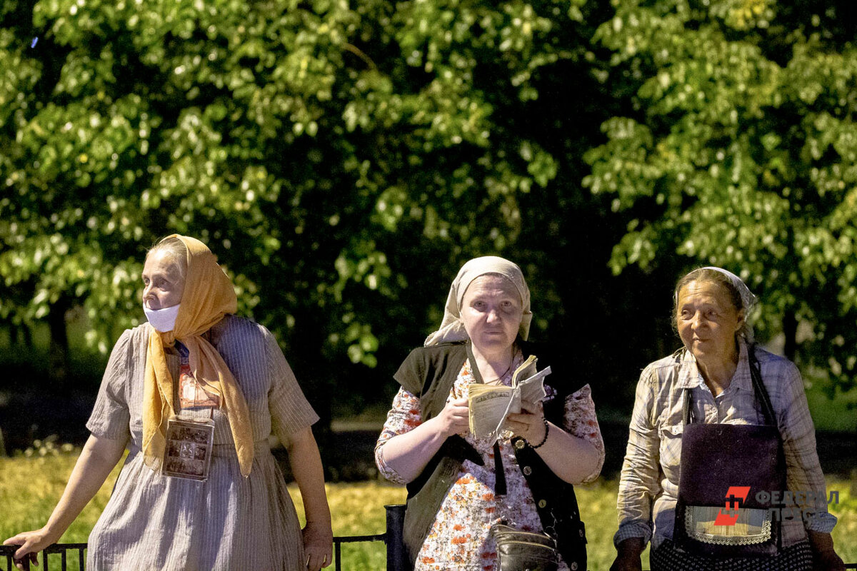 пожилые люди осень. 1 сентября пенсионеры. много пенсионеров. пенсионеры в россии. ветераны вольского района саратовской области.