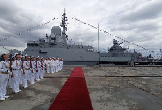    Церемония приема в состав ВМФ России малого ракетного корабля «Циклон»
