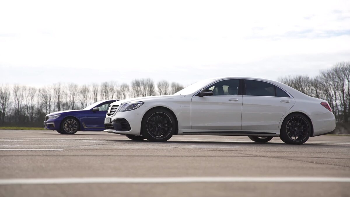 Mercedes-AMG S63 vs BMW M760i. Кадр YouTube