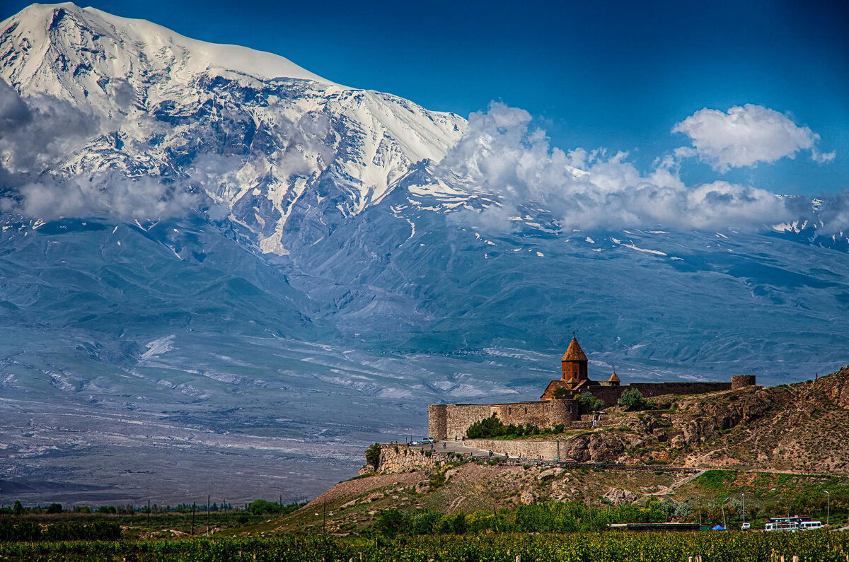 Armenia. Хор Вирап Армения. Гора Арарат монастырь хор Вирап. Хор Вирап Армения Арарат. Монастырь хор Вирап в Армении.