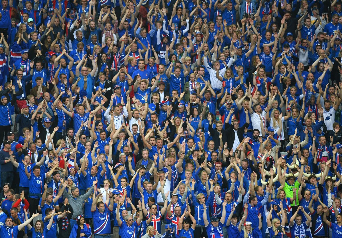                  ©             AFP 2018/ Francisco LEONG Болельщики сборной Исландии по футболу