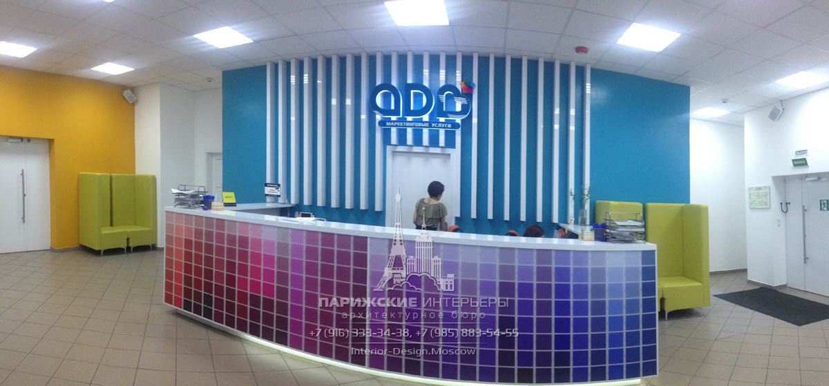  Зона ресепшн в офисе компании 