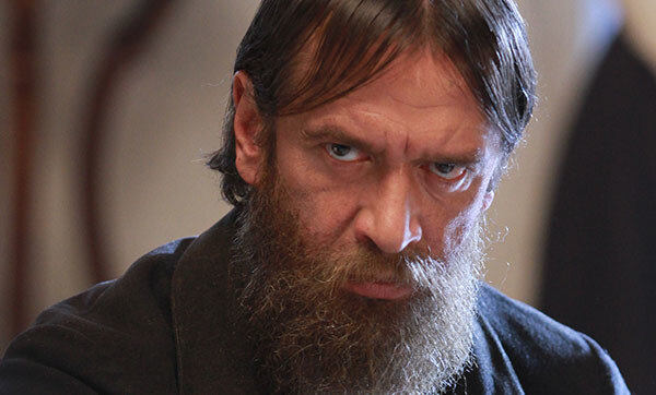 Владимир Машков в роли Распутина. Интересно отметить, что в фильме 2012 года с Депардье он сыграл ... Николая II (на мой взгляд, совершенно не его роль). 