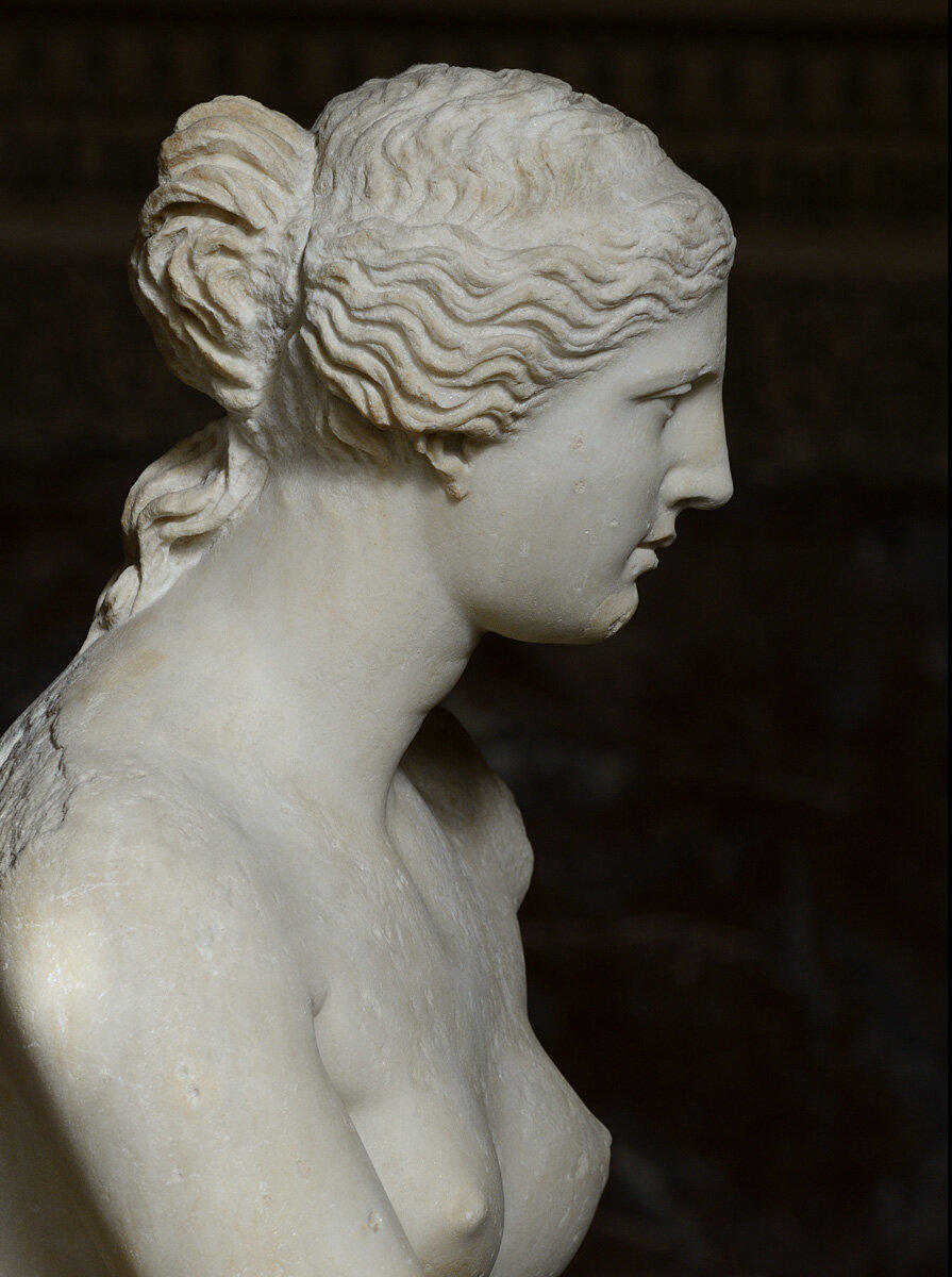 Фото:http://ancientrome.ru/art/artwork/sculp/mythology/gr/aphrodite/aph022.jpg