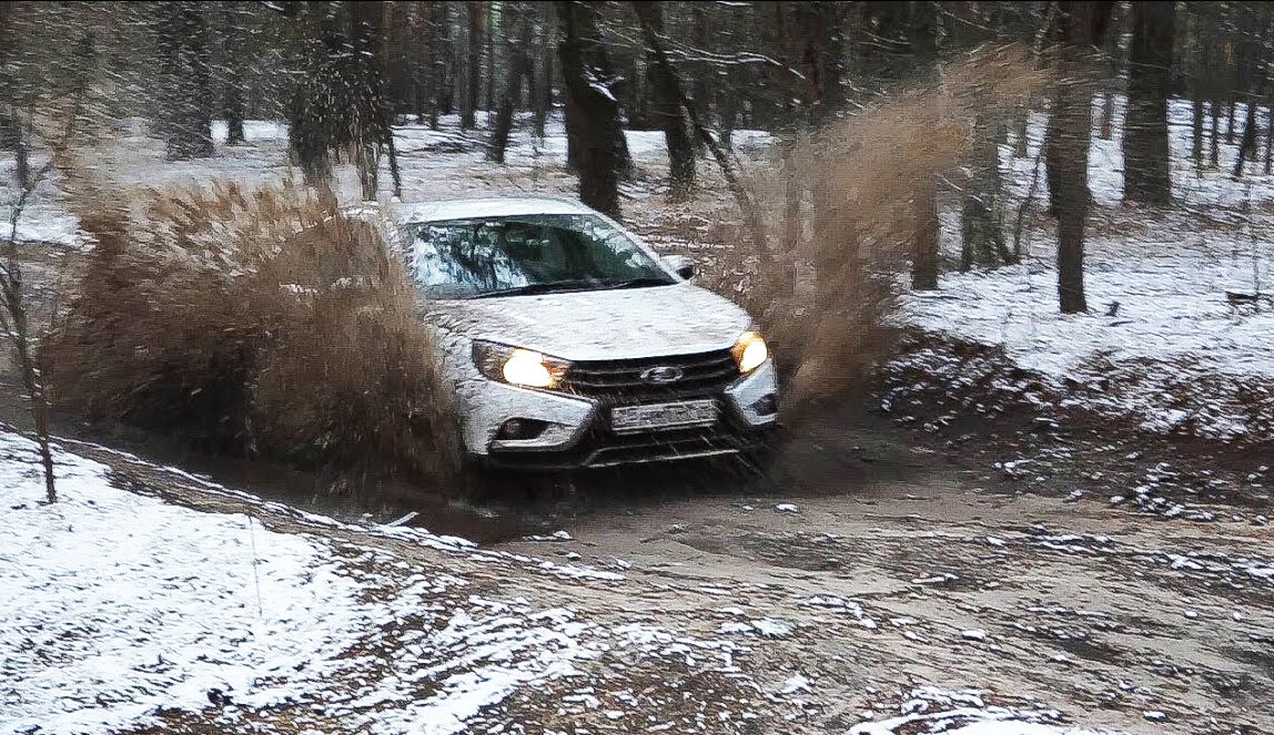 Веста буксует в грязи