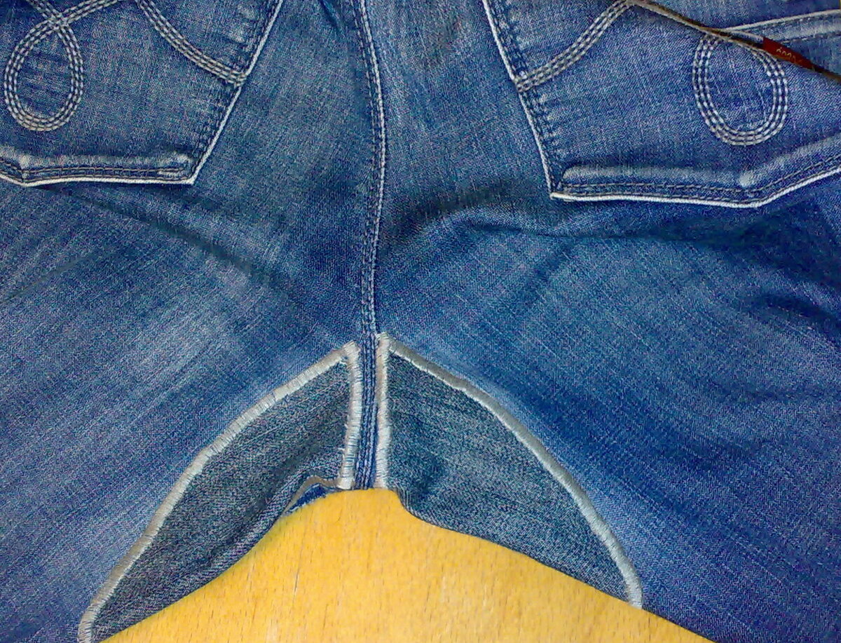 Как зашить дырку на джинсах между ног?