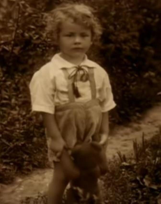 Виталий Вульф в детстве, 1932