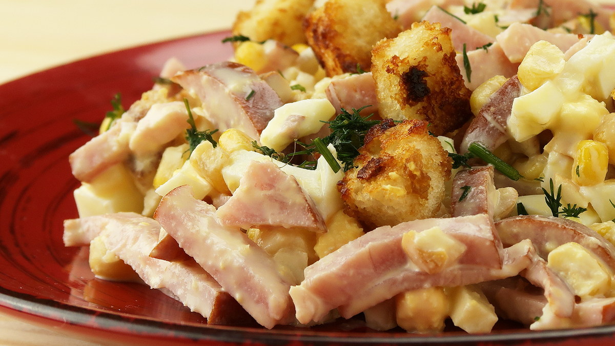 салат ветчина сухари. салат ветчина сухари. салат с красной фасолью и кукурузой с сухариками. салат с ветчиной фасолью и сухариками. салат ветчина фасоль кукуруза сухарики.