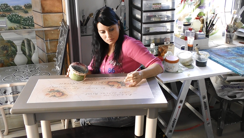 Декор мебели - очень увлекательное занятие:)