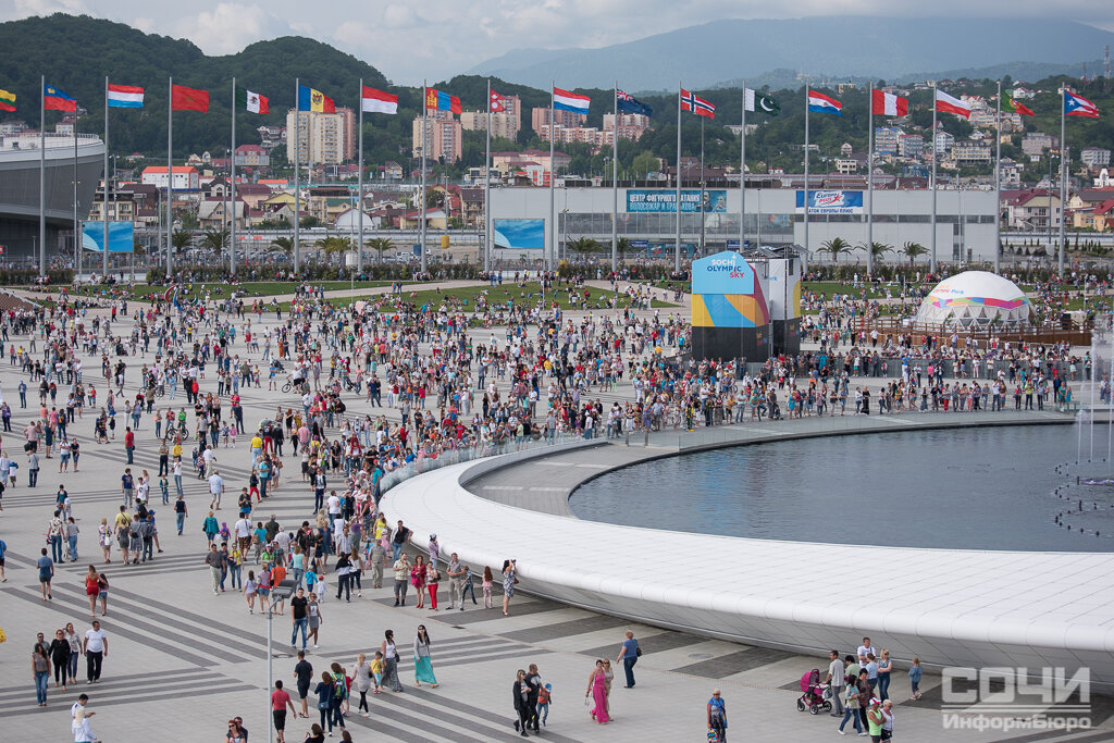 Абхазия гагра девушка. Абхазия красивые туристки. Сочи дорога в адлер пробка. Пляжи абхазии с людьми. Безопасно ли ехать в сочи сейчас.