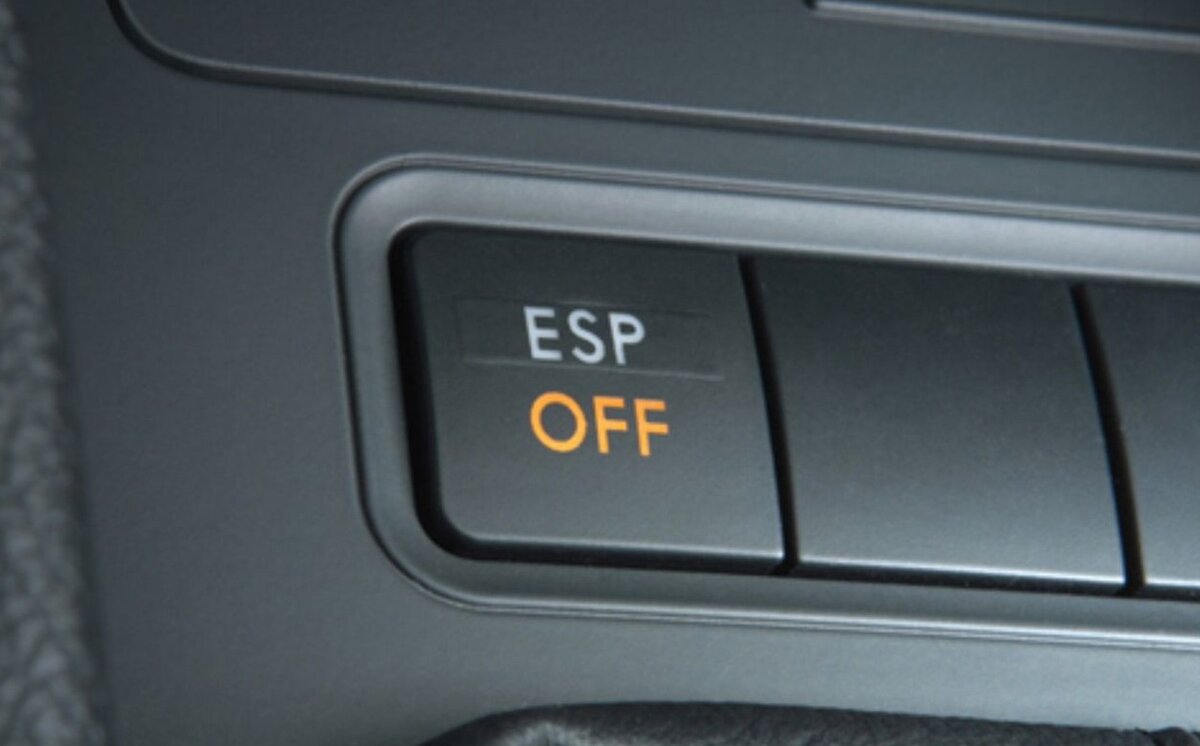 ESP предназначена для того, чтобы контролировать поперечную динамику автомобиля и помогать водителю в сложных дорожных ситуациях — не допустить срыва автомобиля в занос и сильное боковое скольжение.