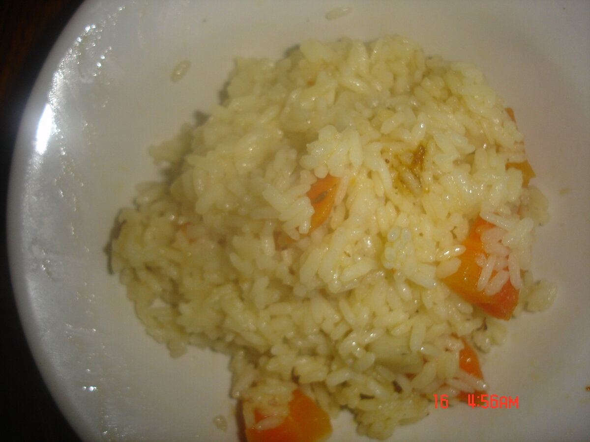 Почему рис пахнет. Рис с поджаркой. Запах риса. Подгоревший рис.