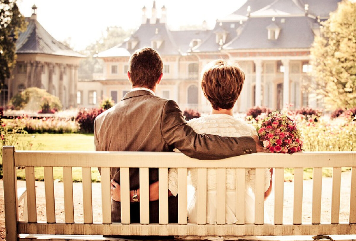 Пара в возрасте. Источник pixabay.com