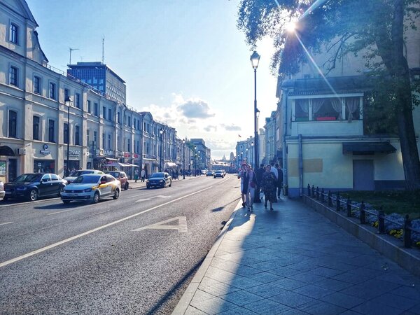 Петербург и Москва глазами коренных жителей