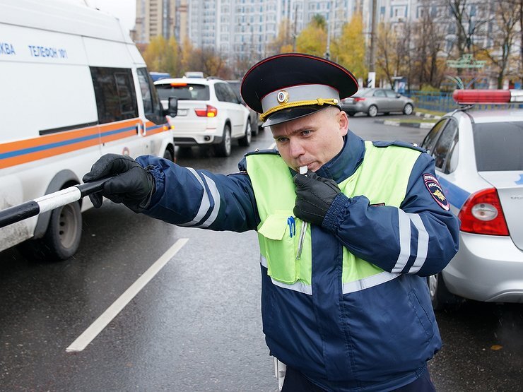 Источник: https://www.avtovzglyad.ru/gai/pdd/2019-02-15-kak-gaishniki-shtrafujut-voditelej-za-te-ili-inye-neispravnosti-avtomobilja/