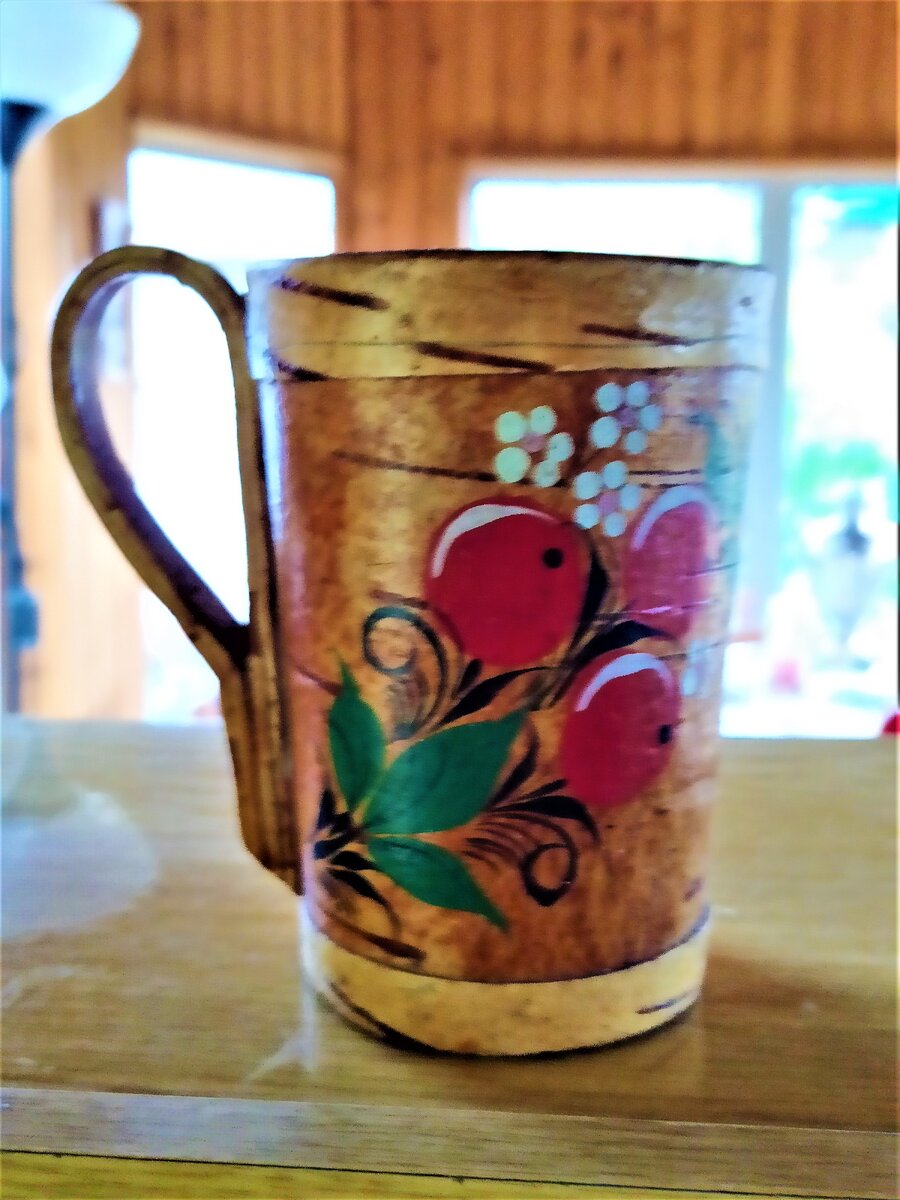 Берестяная расписанная кружка