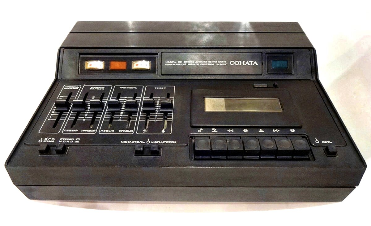 Кассетный магнитофон «Соната-201», черный цвет