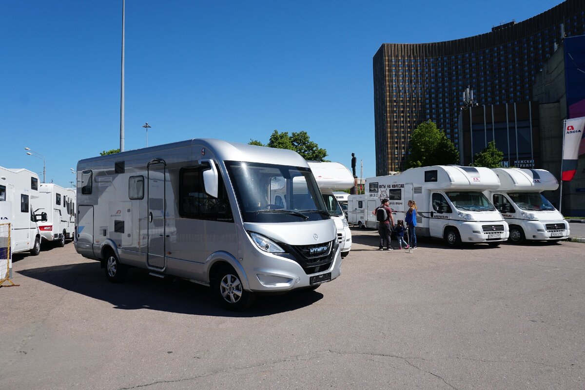 Автодом интегрированного типа в Москве.