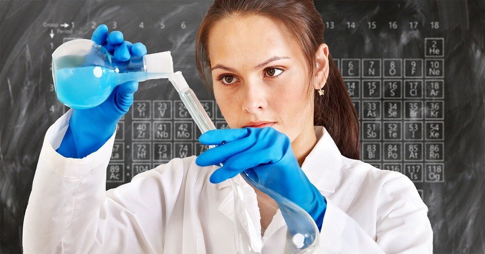 https://cdn.pixabay.com/photo/2017/12/12/08/48/chemist-3014142_960_720.jpg