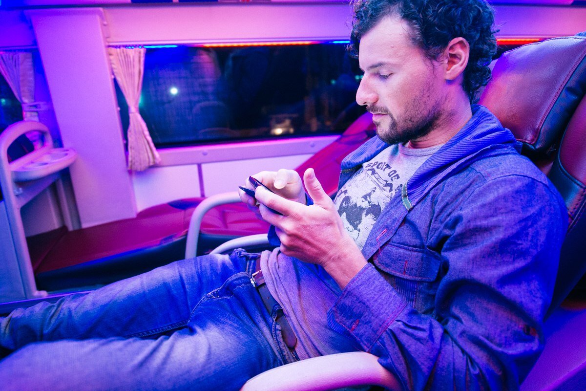 вот как выглядят кресла в слипинг басе, можно лежать горизонтально