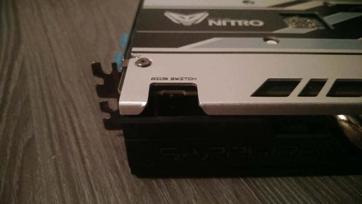 Вот он - тот самый Bios Switch.