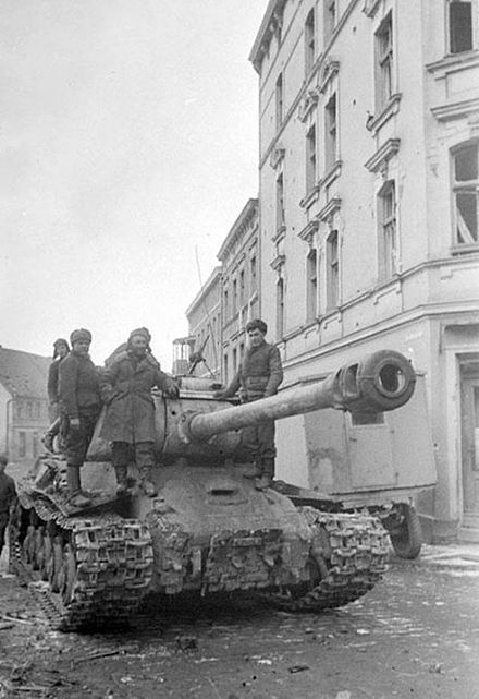 ИС-2 в Штаргарде, март 1945.
