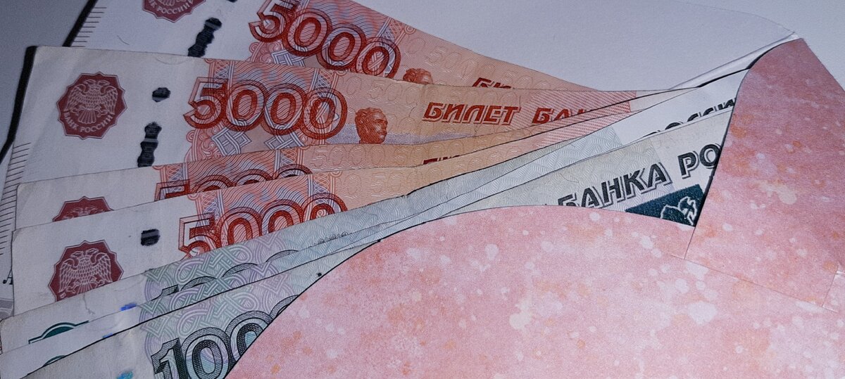 Прожиточный минимум на троих человек в нашем регионе составляет 29 000 рублей с копейками.