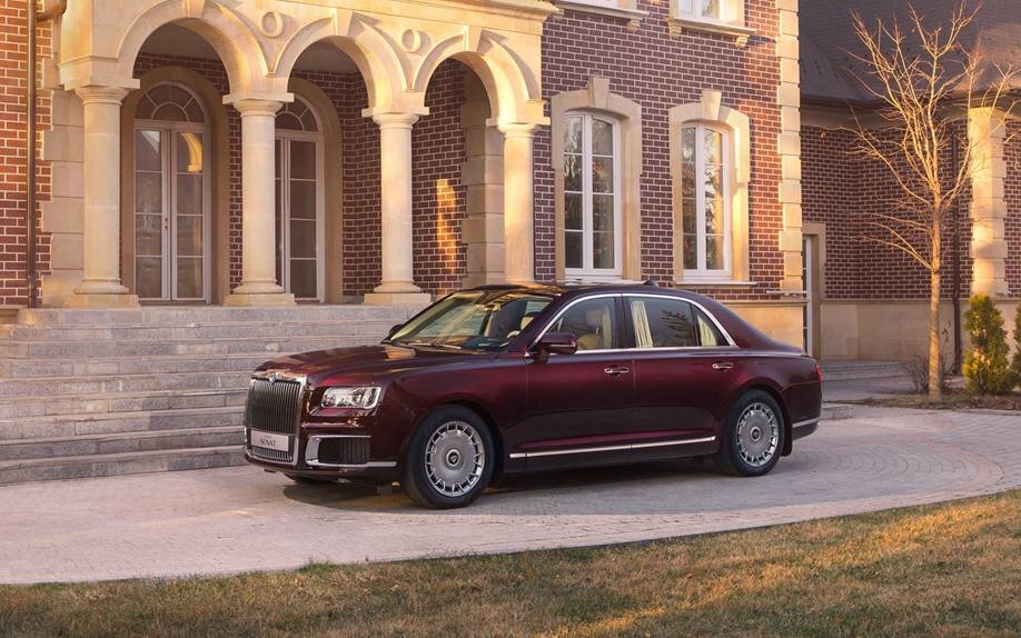 Цена: базовая комплектация седана - 18 000 000 рублей