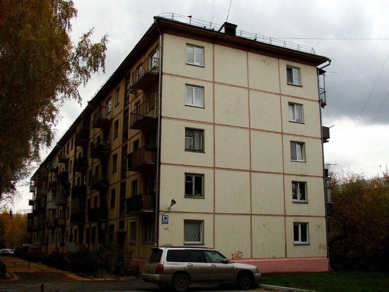 Панельный дом 5 этажей. Хрущёвки серии 1-335. Панельный дом 1-335. Хрущевка 1 335 Иркутск. Панельная хрущёвка серии 1-335