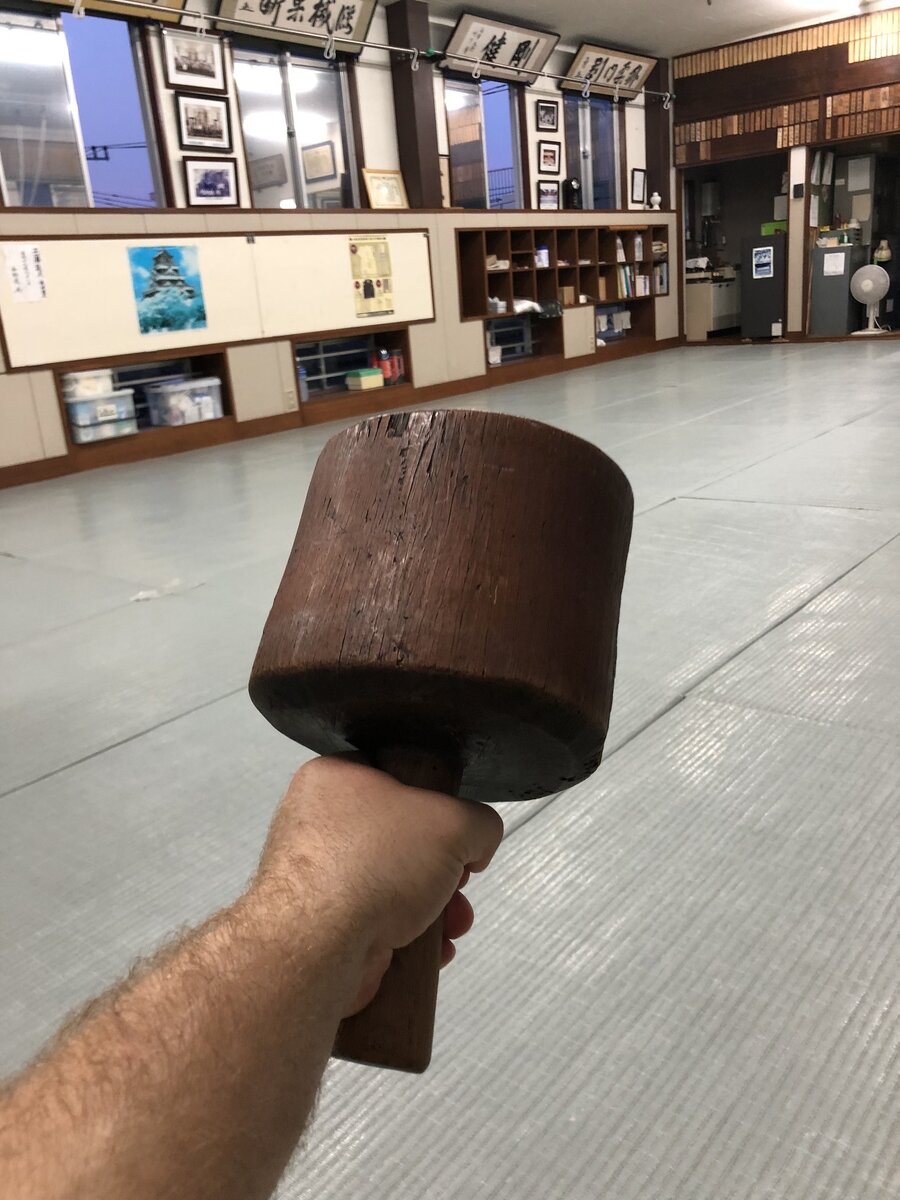 Тренировка силы хвата и предплечий.