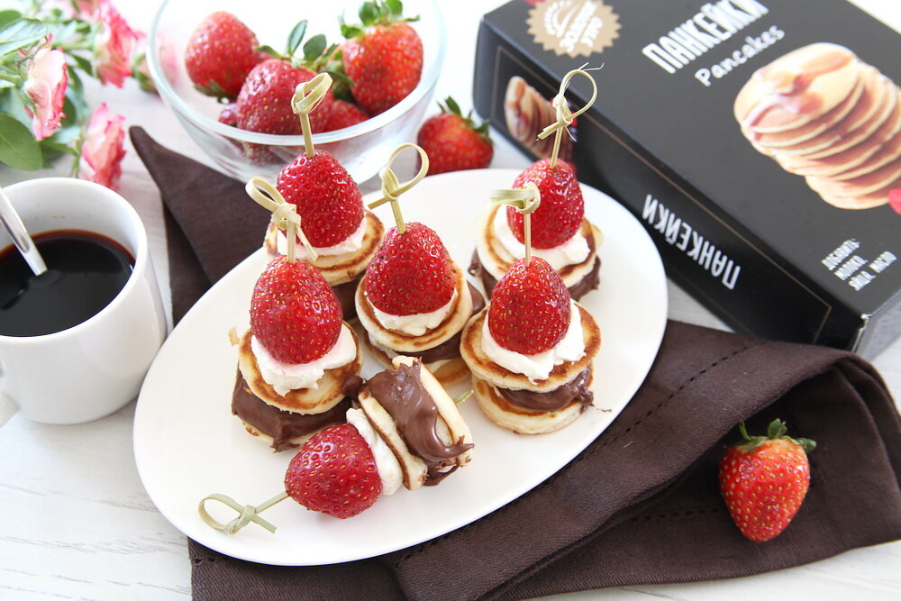 Сладкие канапе с панкейками – спасение на детский праздник. 