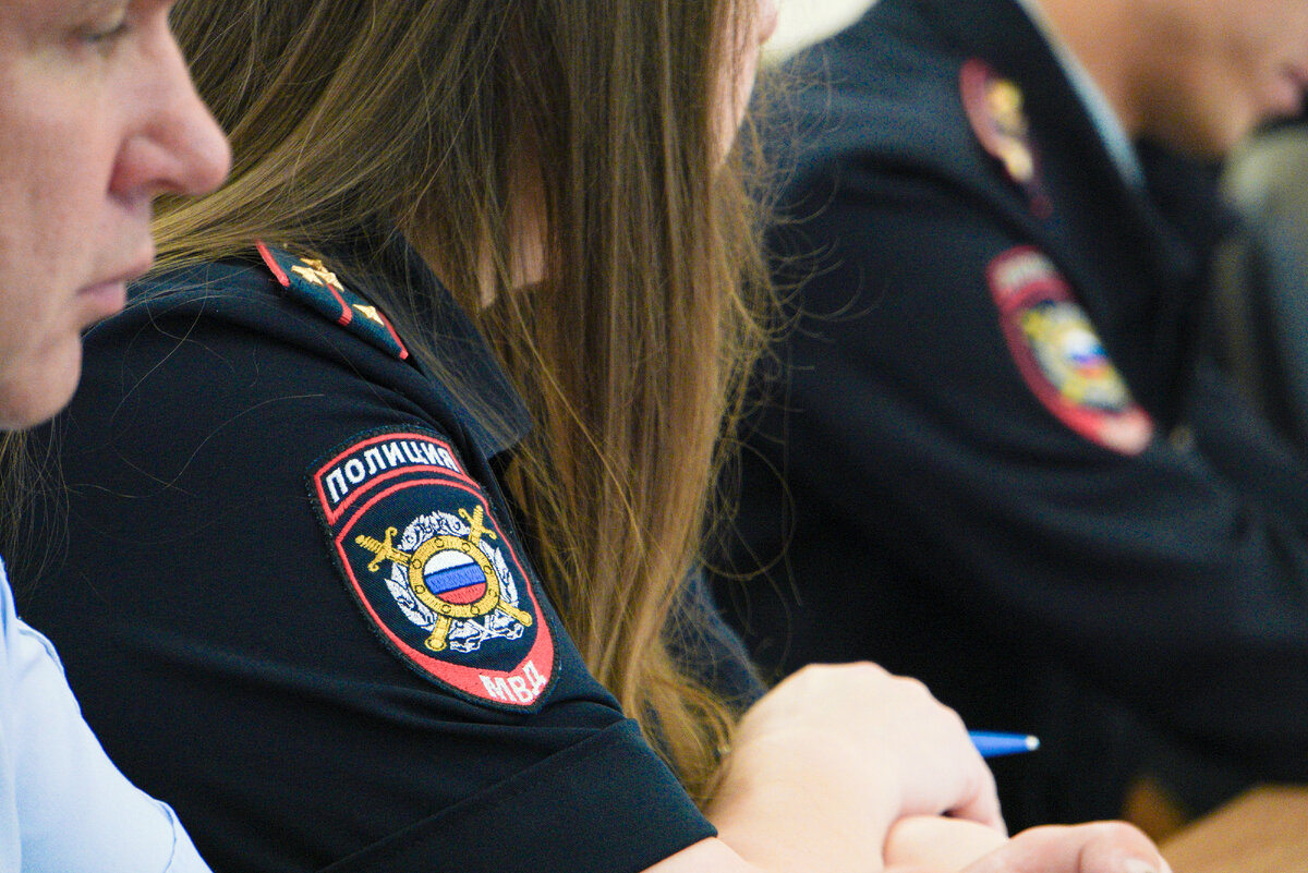 Доступ к сети интернет даёт преимущества быстрого и бесконтактного документооборота и получения необходимых услуг без потери времени и качества. Зарегистрировавшись один раз на портале www.gosuslugi.ru, вы получаете доступ ко всем услугам портала, в том числе тем, которые оказывает МВД России.