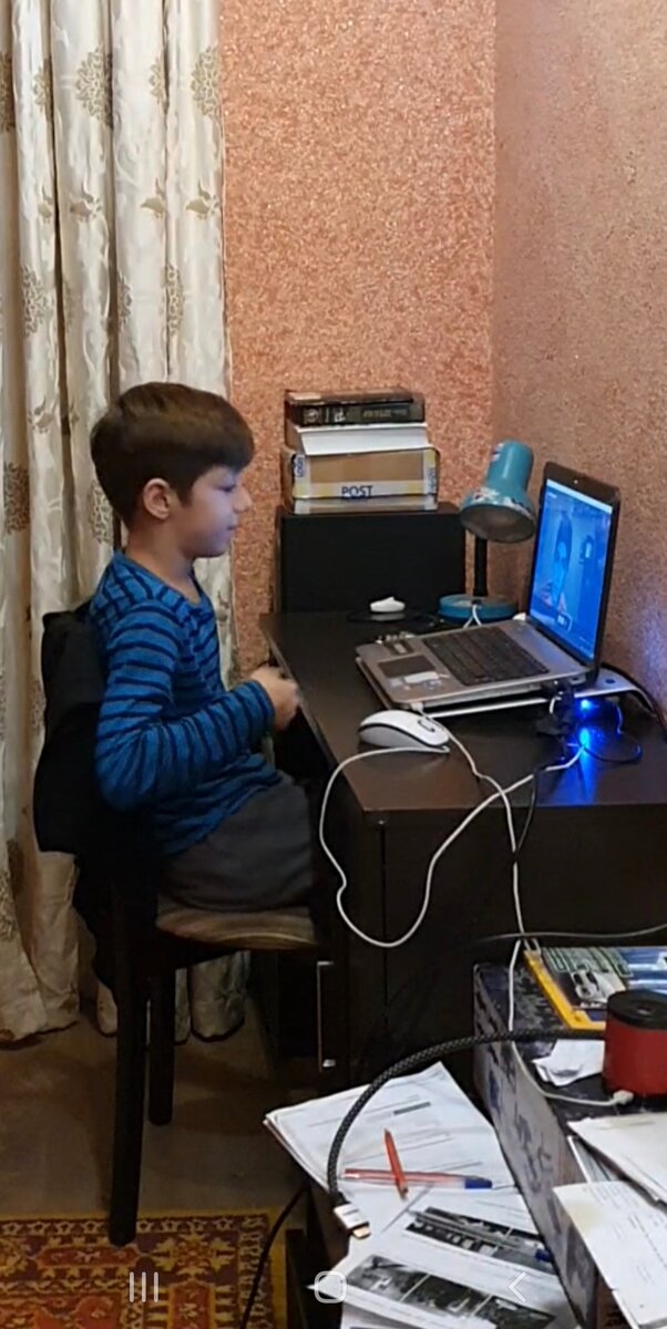 Мой сын изучает английский со своим иностранным другом