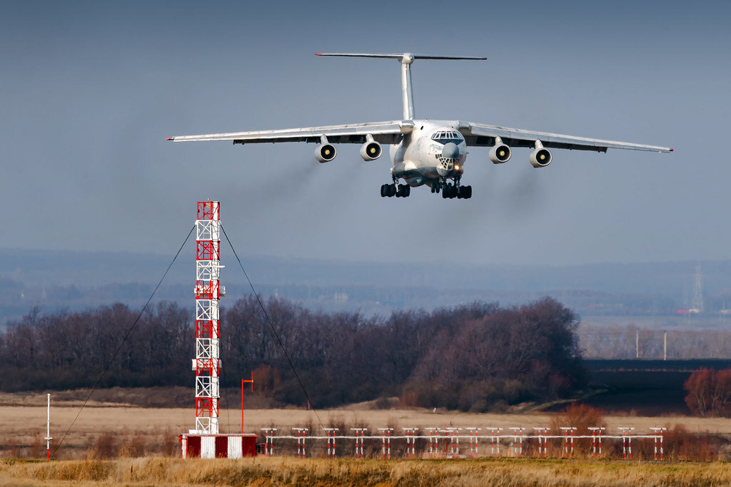 Посадка Ил-76ТД Авиакон Цитотранс