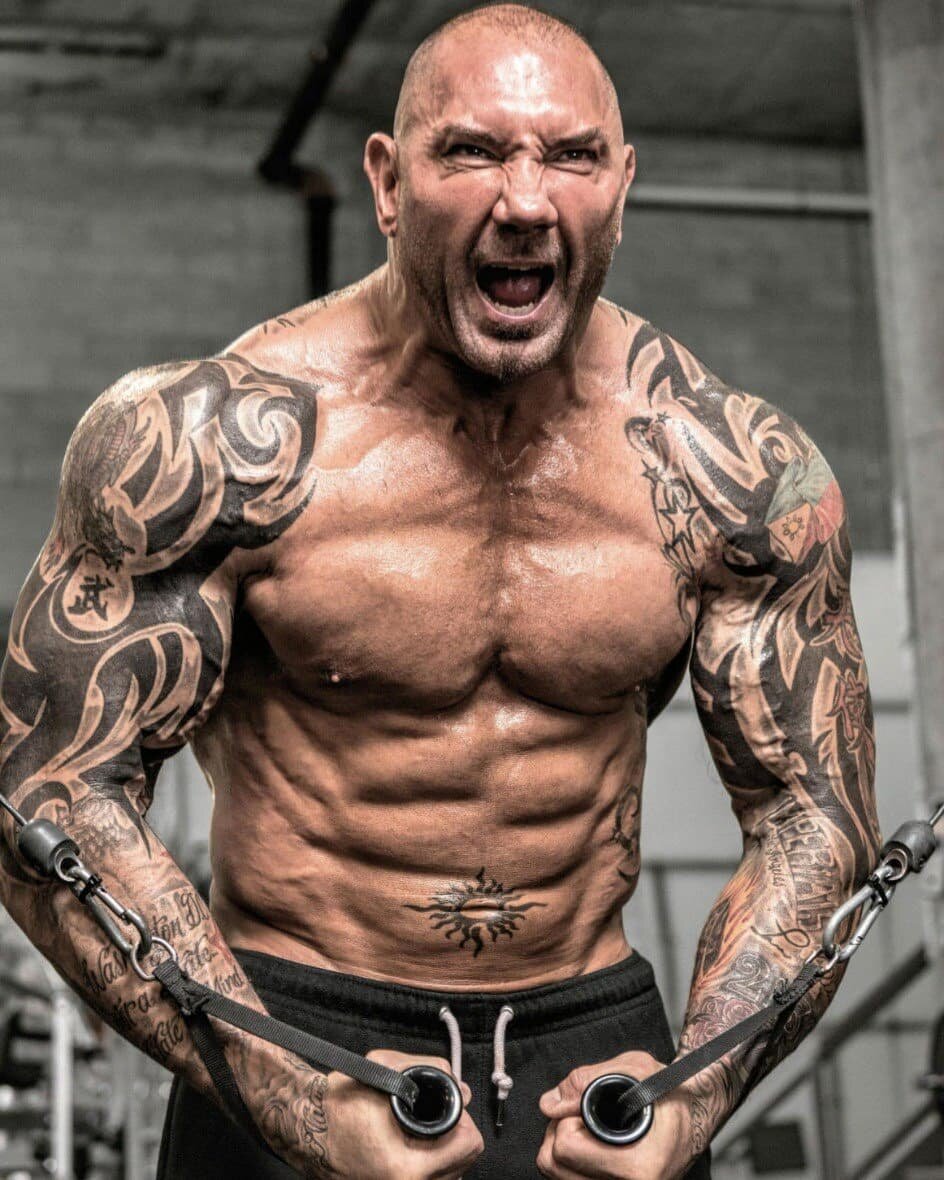 Регулярная активность (в жизни и на работе) дают соответствующий результат! | Фото: instagram.com/davebautista/