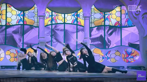 Вон Ён вторая слева. Источник: allkpop.com