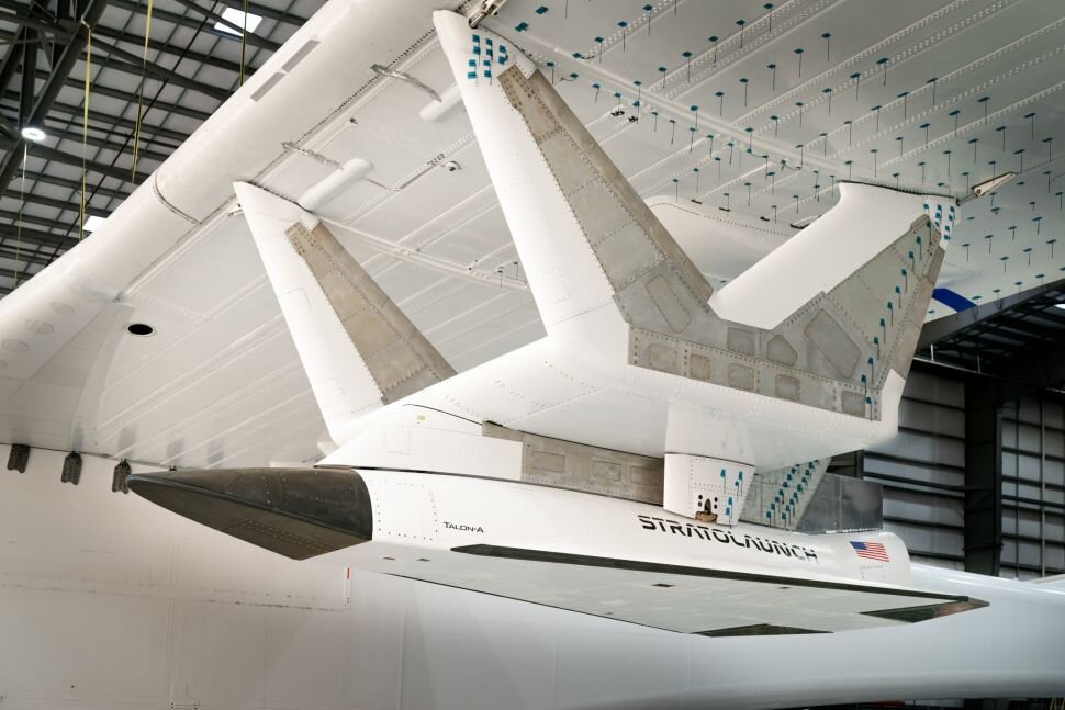 Испытательная аппарат Talon-A компании Stratolaunch была сопряжена с самолетами-носителями Roc. (Изображение предоставлено: Stratolaunch)