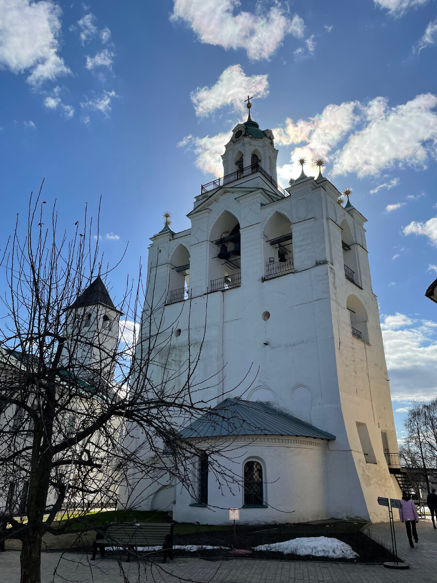  Территория Ярославского Кремля 