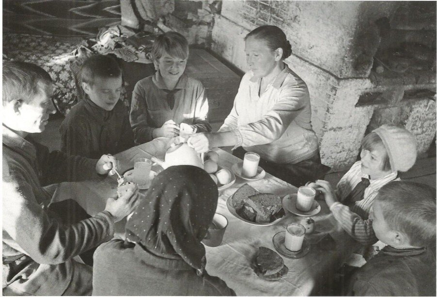 маргарет бурк-уайт фотографии москвы 1941. крестьяне 30е годы 20 века. быт 1930 годов ссср. быт в прошлом веке. быт в 30 е годы.