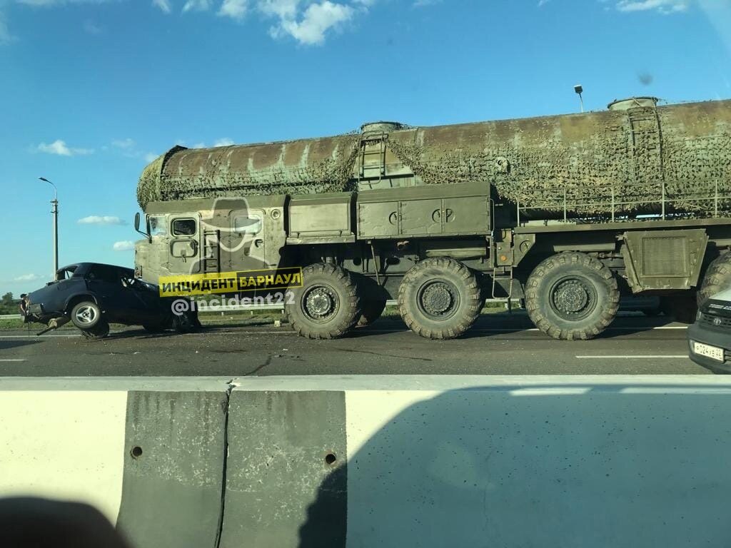 Водитель Porsche и пассажиры «Жигулей» пострадали в ДТП с армейским тягачом  на алтайской трассе | Банкфакс | Дзен