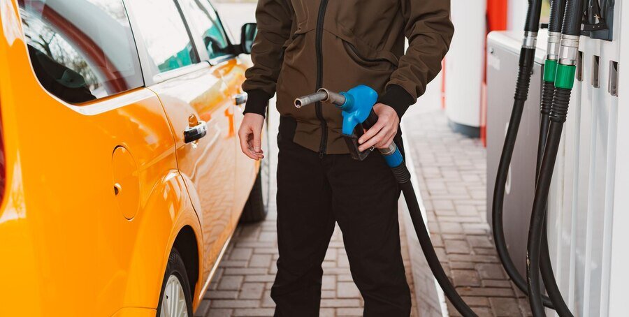 «Роснефти» представила новинку — премиальный бензин с многофункциональными присадками, которые очищают образовавшийся нагар и предотвращают его дальнейшее появление.