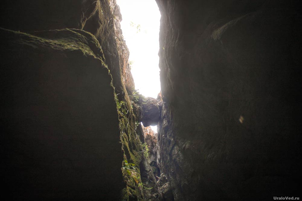 Зеленый коридор в пещере Казачий стан. Фото из свободного доступа.