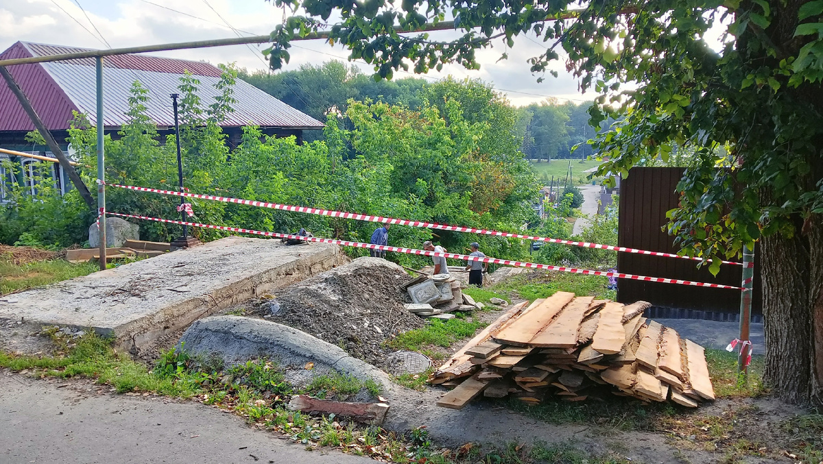 На данный момент специалисты ведут демонтажные работы