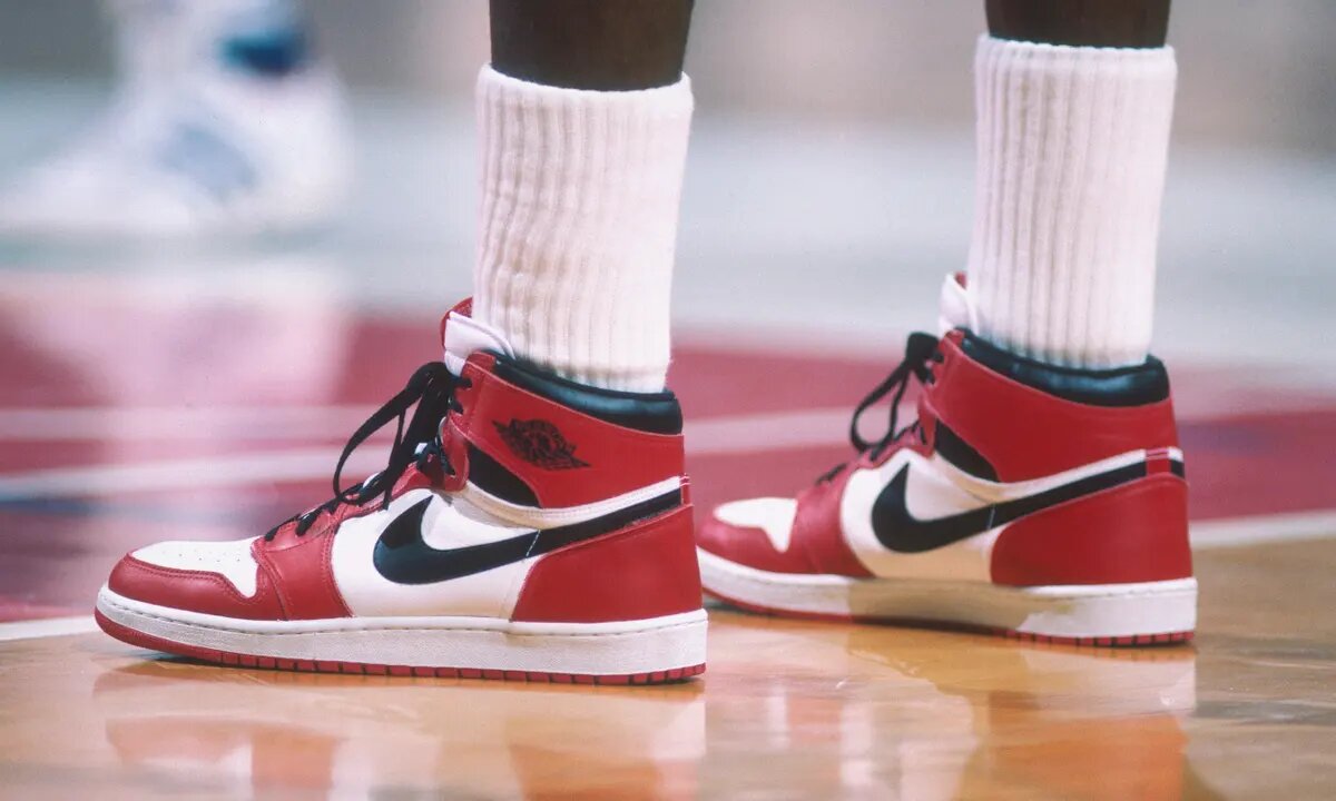 Майкл Джордан в легендарных кроссовках Air Jordan 1