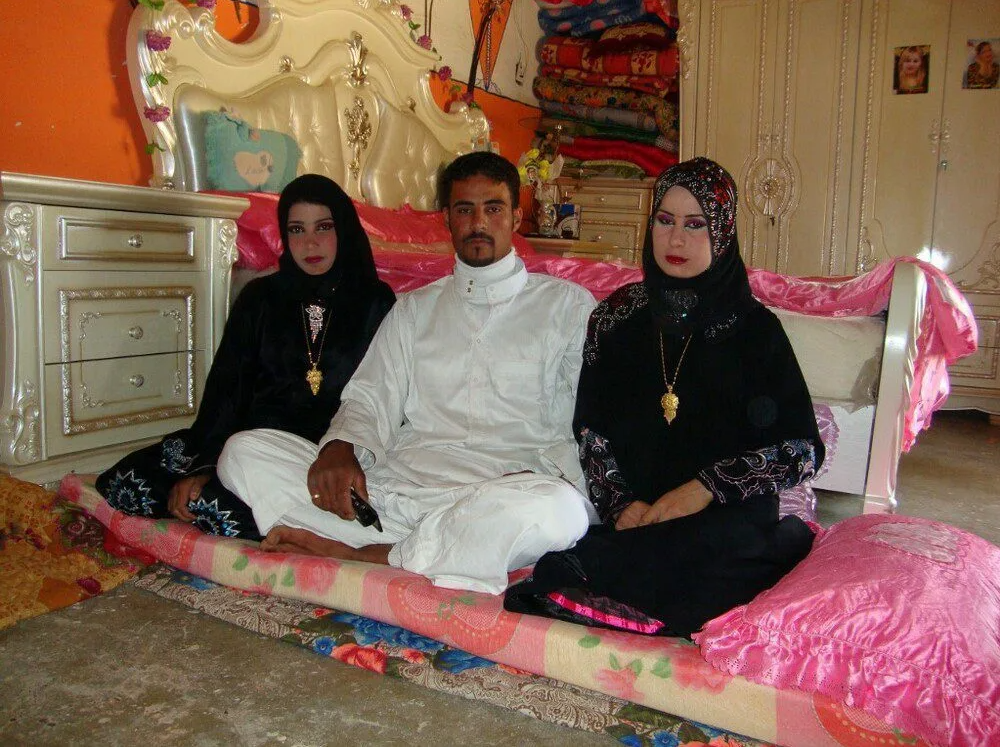 4 жены новый. Многоженство у мусульман. Арабы многоженство. Полигамия араб. Полигамия в Исламе.