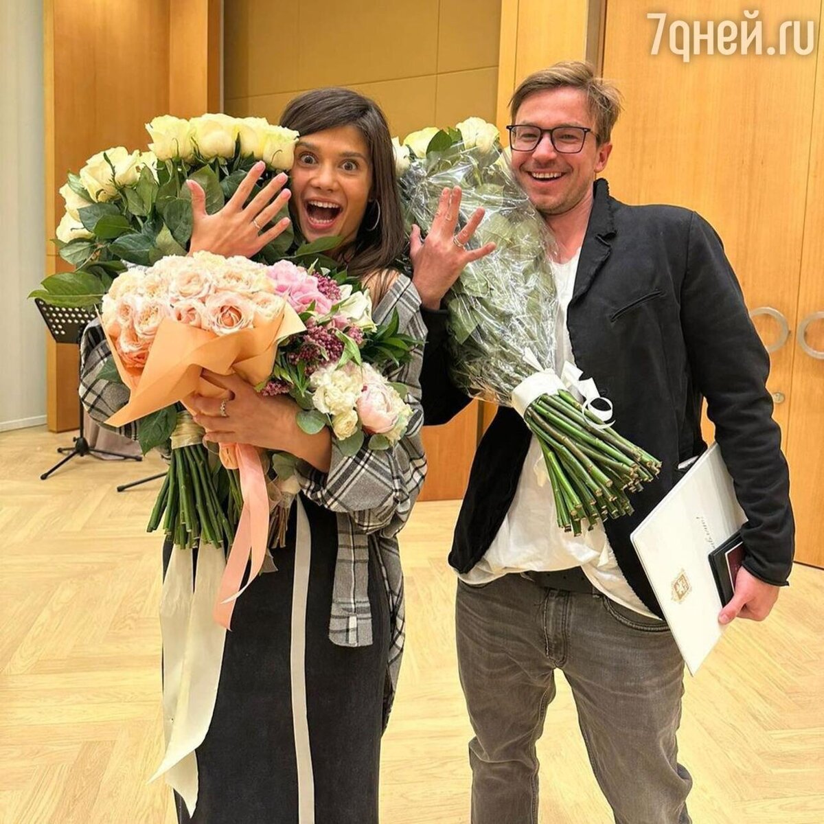    Саша Петров с женой Викой Социальные сети