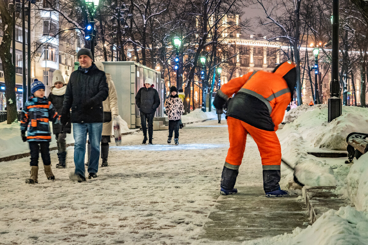 Сам себе дворник. Жителей Саратовской области обязали самостоятельно  убирать придомовую территорию | Червонец | Дзен