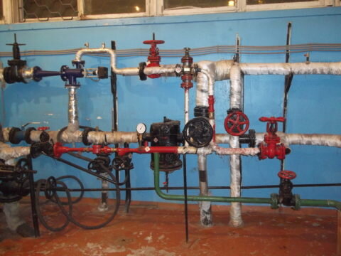 Рециркуляция гвс с водонагревателем схема. Установка гвс. Схема подключения насоса циркуляции гвс. Подключение бойлера в циркуляционную схему. Схема мини котельной для гвс.